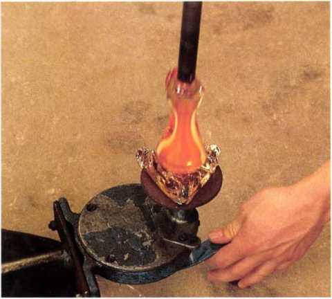 2.55 Mounting molten gloss on hand mink 2