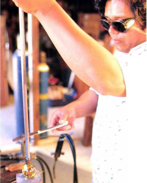 hire-polishing the bottom of the weight