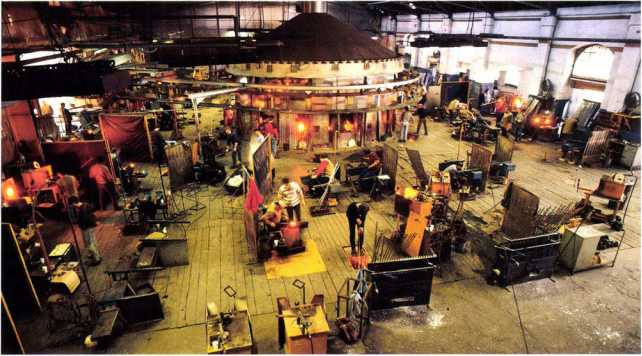 5.10 Inside the Baccarat factory