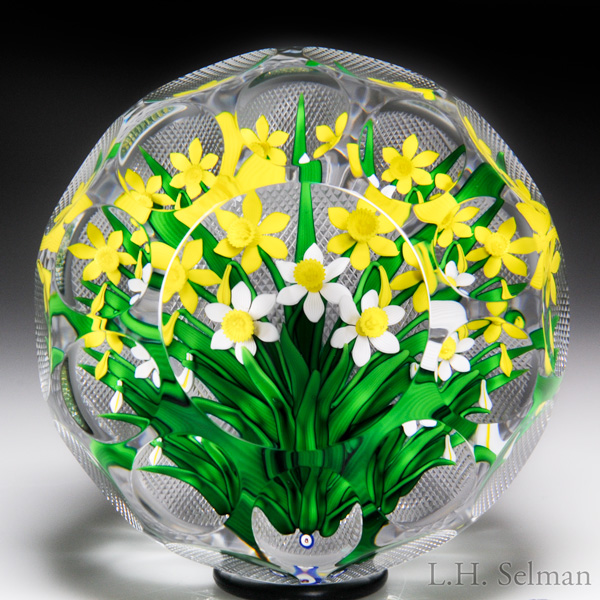 Bob Banford daffodil bouquet magnum faceted paperweight.